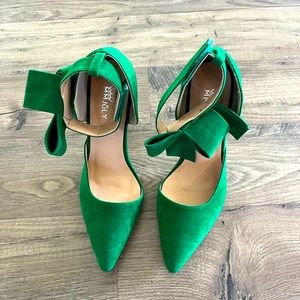 NWOT green bow heels
